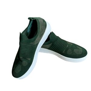 Steve Madden Beale Platform Slip On Sneaker Womens size 9  Camo Army Olive